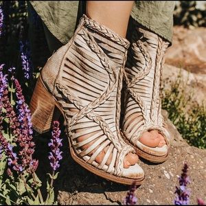 Freebird, 🦅“Bela” Sandal